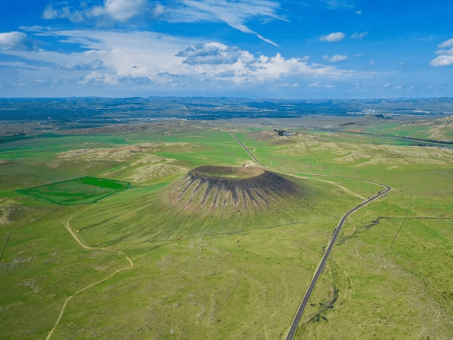 内蒙古乌兰察布乌兰哈达火山群景色壮美