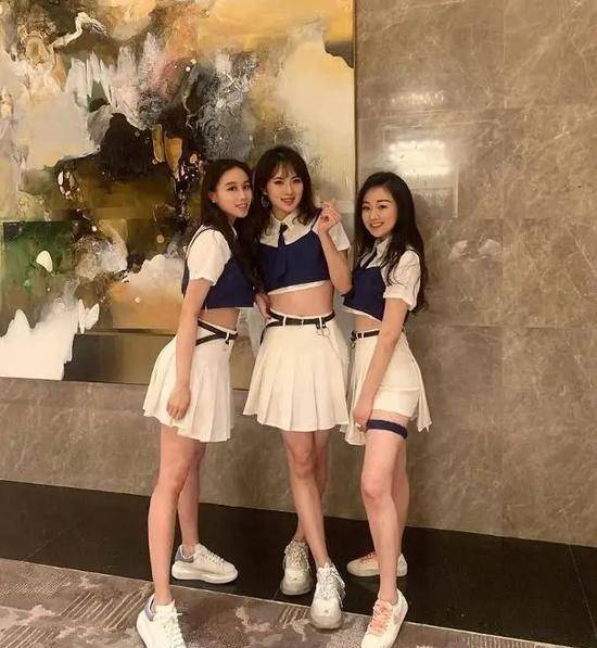 何鸿燊最小女儿何超欣从麻省理工毕业,获双学士学位,清华继续深造_安
