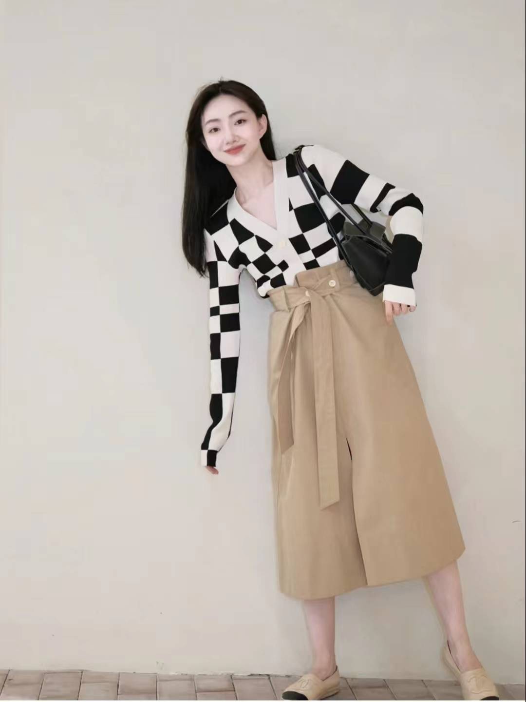 卡其色半身裙搭配什么颜色上衣好看