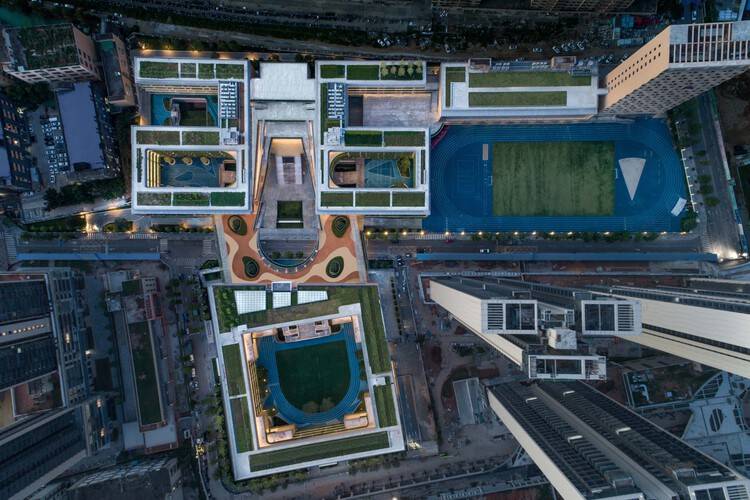 深圳外国语学校宝安校区鸟瞰项目背景102个班级,目前是深圳最大的九