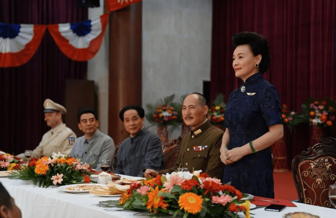 最近中央电视台正在播放《重庆谈判》.