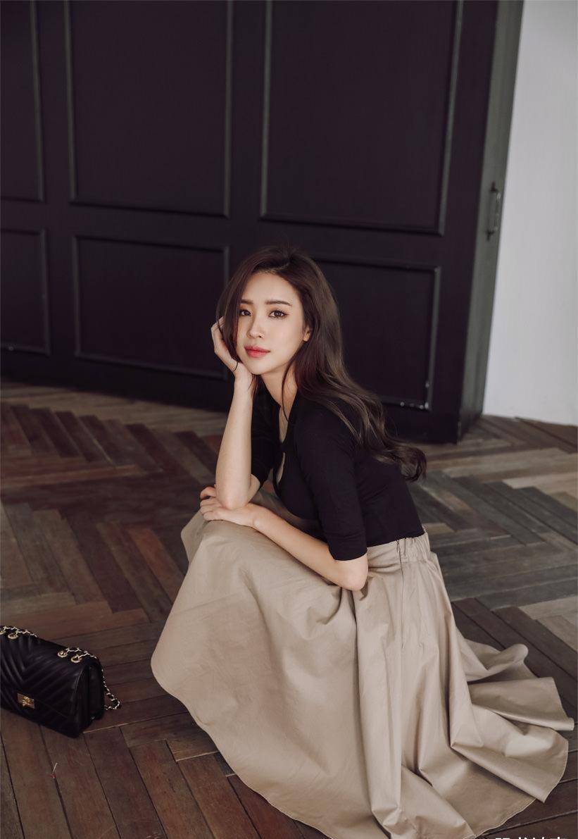 原创气质出众的美女或许没有惹眼的穿搭但看着就是很养眼