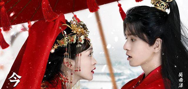 与小9岁吴希泽同游,十指紧扣很亲密_作品_视频_事业