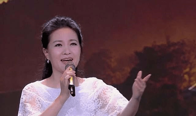 原创台湾歌星龙飘飘近况结婚生子定居国外60岁照片显冻龄状态