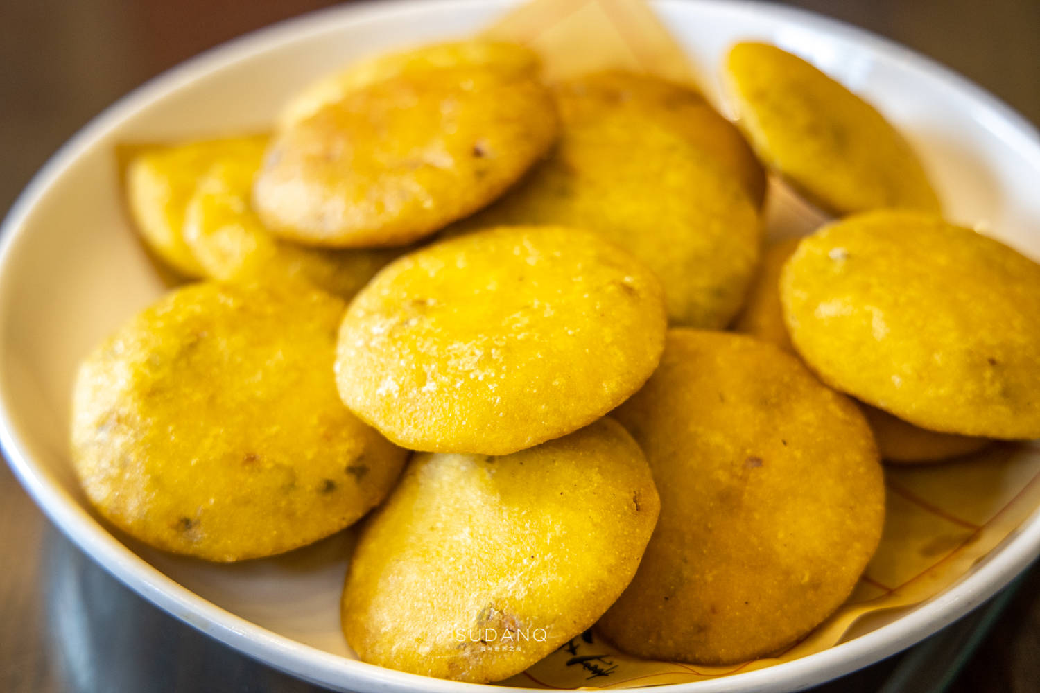 与豆腐包有异曲同工之妙的臭豆腐玉米粿(苞芦粿)也是当地小吃之一,外