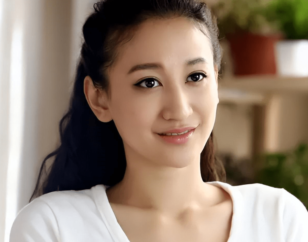 原创曾被赵宝刚力捧的曾泳醍长着一张酷似李小冉的脸出道12年不红