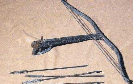 相比秦朝还下降了,因为破坏狂人项羽跑进咸阳一把火把秦朝的各种数据