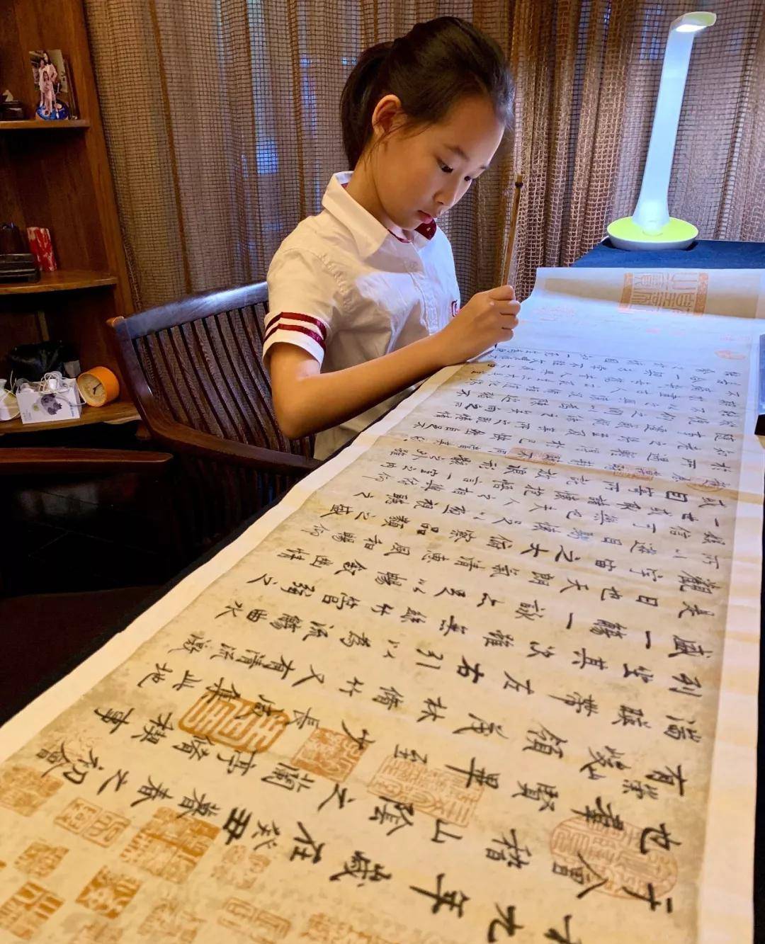 赵文卓儿女爱书法,写兰亭序被狂赞,网友:最优秀的星二代_孩子_赵子仪