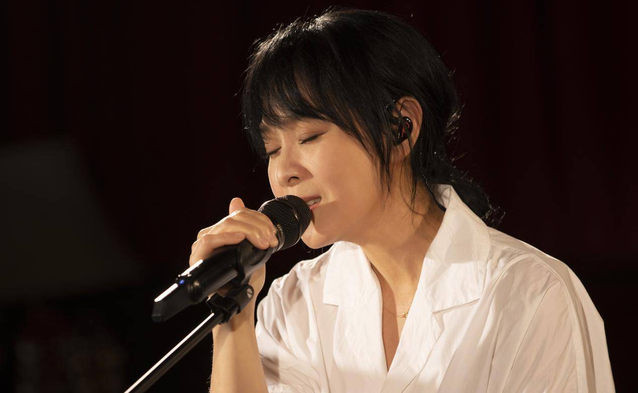 原创刘若英状态太好穿白衬衫太文艺完全看不出来已经半百了