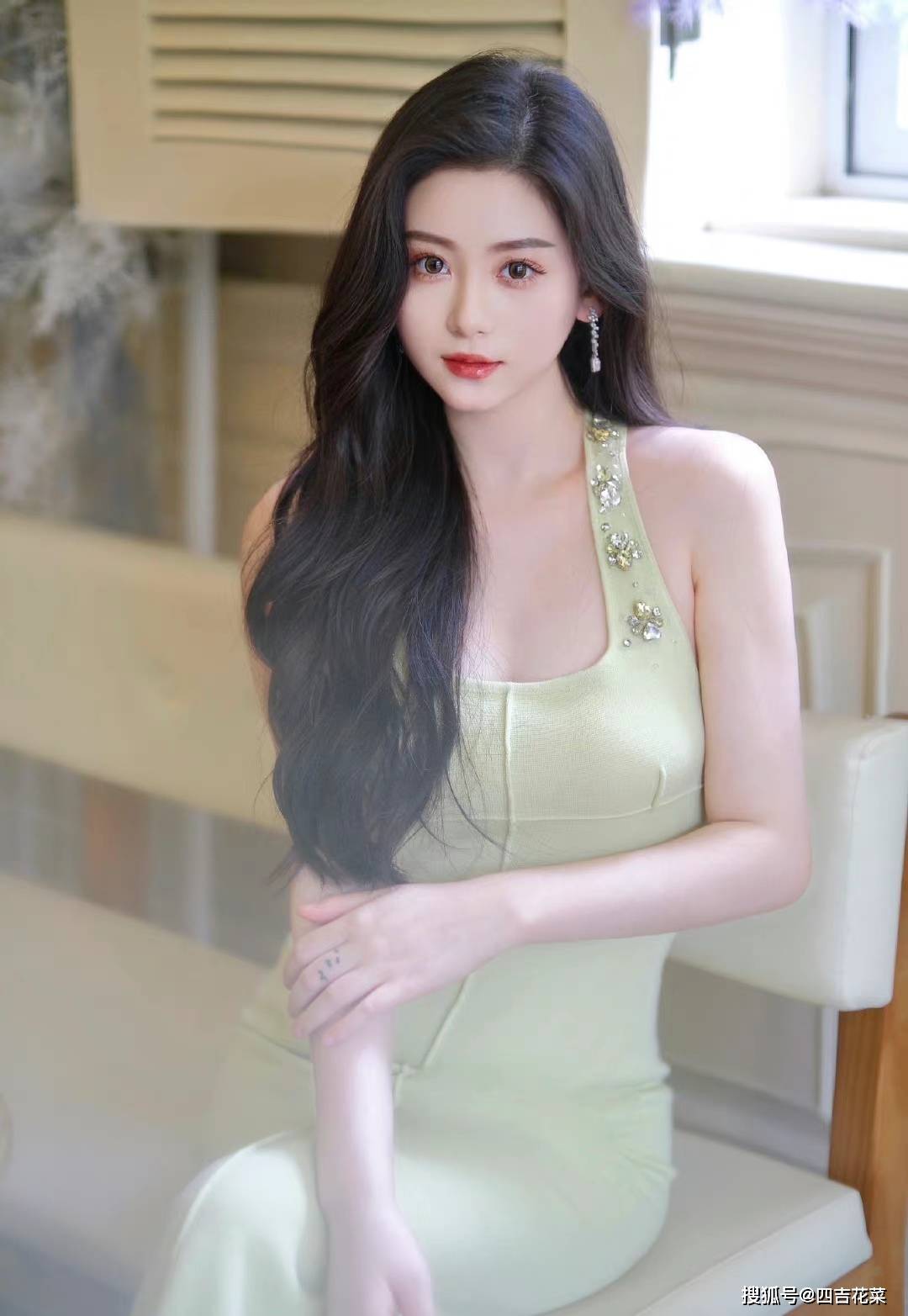 网红叶珂像尤达宝宝神秘人为她庆生angelababy被拿来和她比较