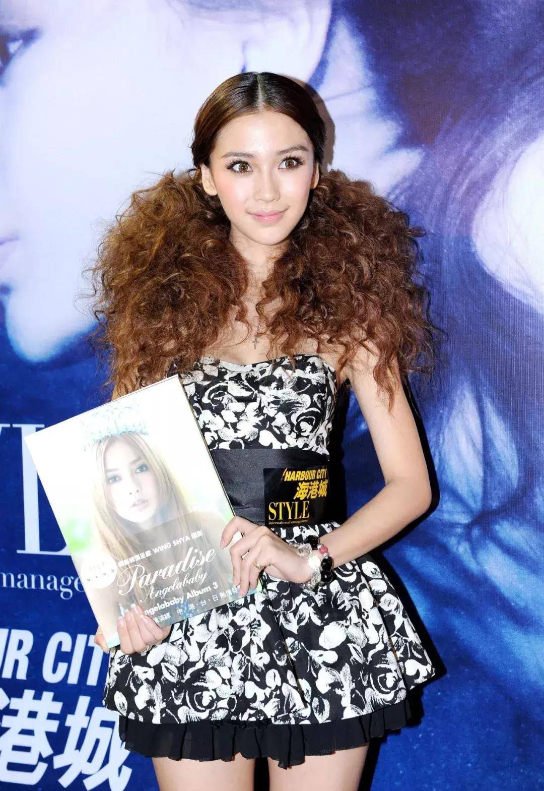 《angelababy paradise》这本是她第三本写真,不过她现在也都不出写真