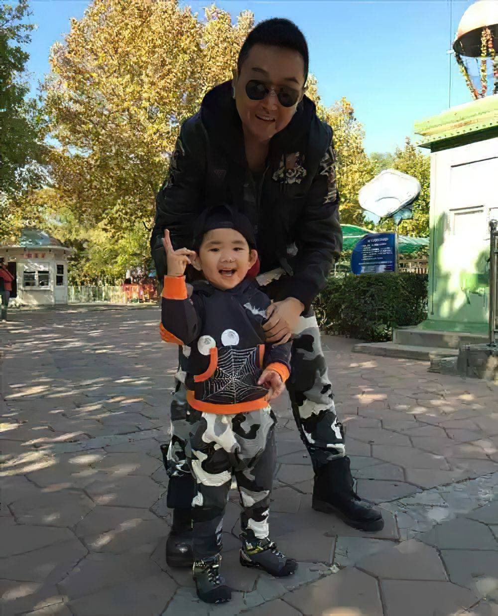 著名演员刘向京:演《闯关东》成名,陪母亲抗病,40岁才当爸爸_朱传文