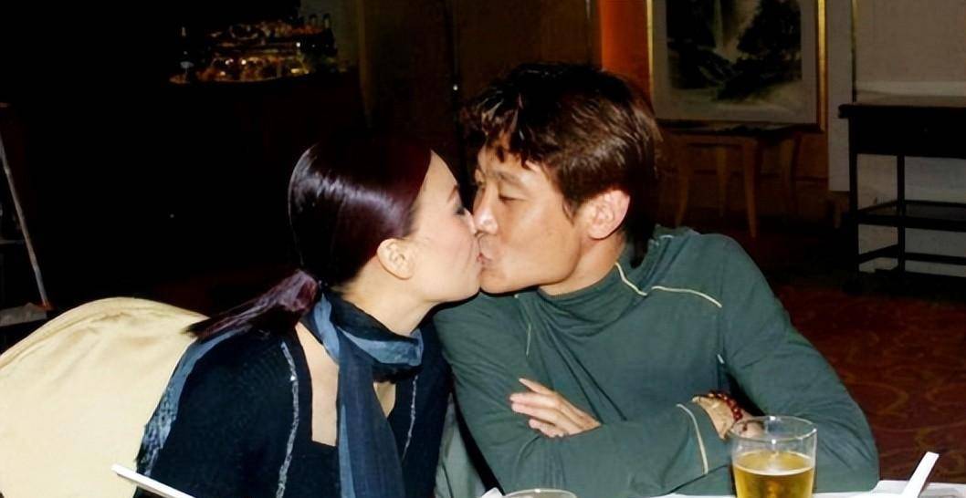 生下儿子4个月后转身嫁给男闺蜜的那英,如今怎样了_高峰_那辛_瞬间