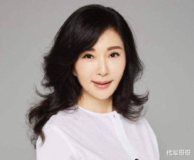 现在张玉嬿已经54岁,容颜依旧,身材和皮肤都保持的非常好,因为美丽得