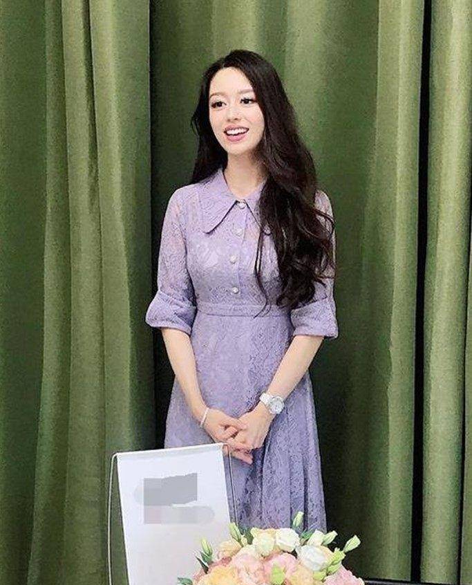 原创郎朗娶了个什么宝吉娜第一次穿蒲公英旗袍转身这腰令人窒息