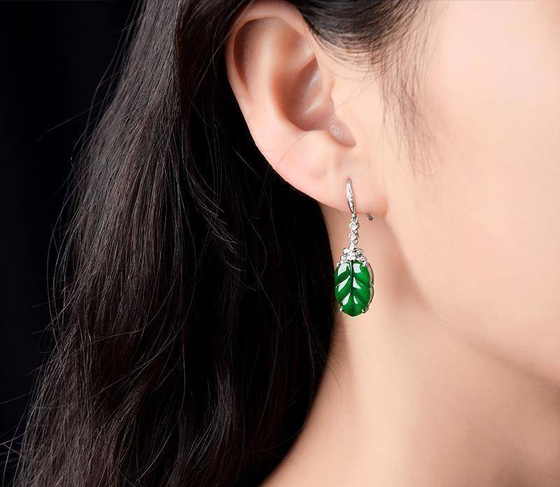 原创面对不同的耳环我们应该如何搭配才会尽显优雅气质呢