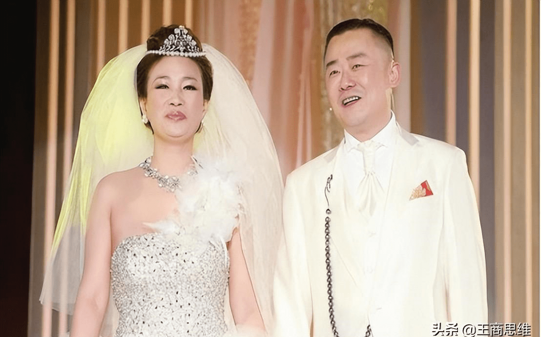 温州女富豪胡洁:前夫贪污入狱16年,二婚嫁周立波,送百万保时捷_杨胜华