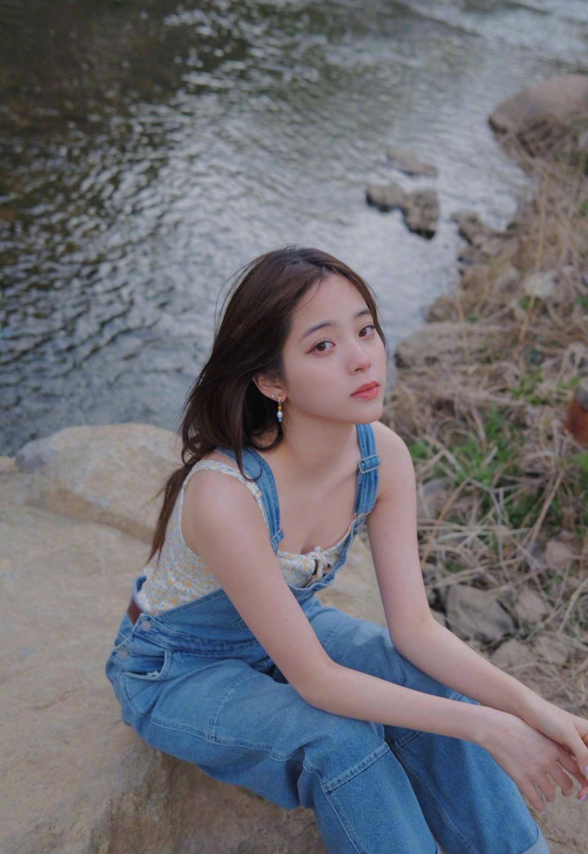 欧阳娜娜这是放飞自我了?