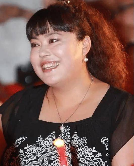 李菁菁自曝患病,此前被500位导演联合封,三婚嫁小21岁小鲜肉_刘振