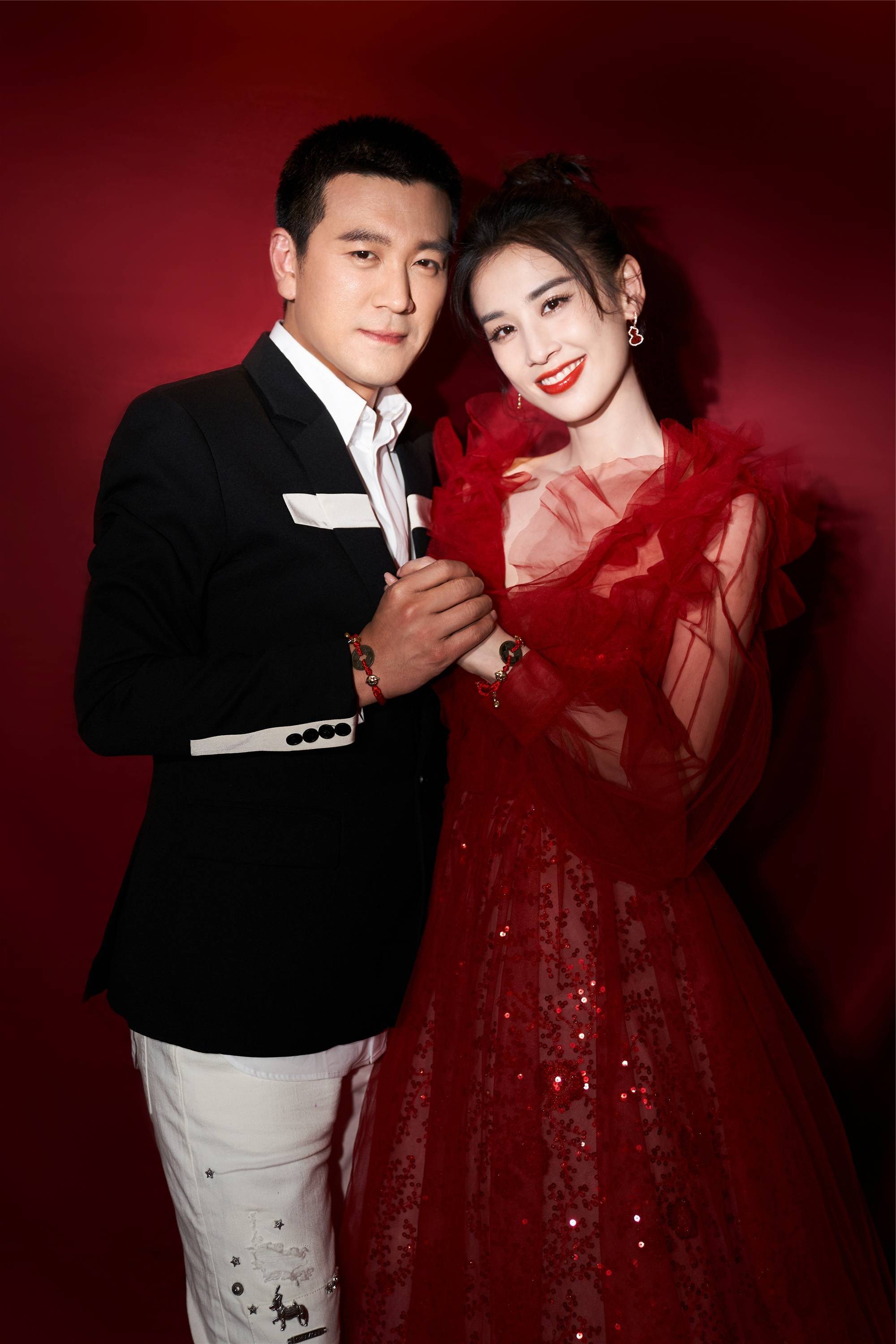 如今杨子一身扑向直播事业,黄圣依全力支持,所以黄圣依真的是贤妻良母