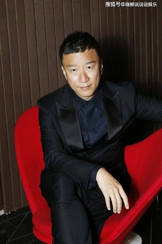 他是无数人心中的黑道大哥出道前饱尝辛酸还以捡破烂为生