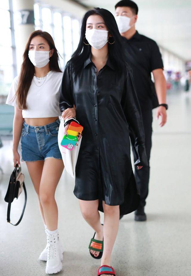 "京圈大妞"赵小棠玩下身失踪,穿搭慵懒,一点没有"女团味"_进行_服饰