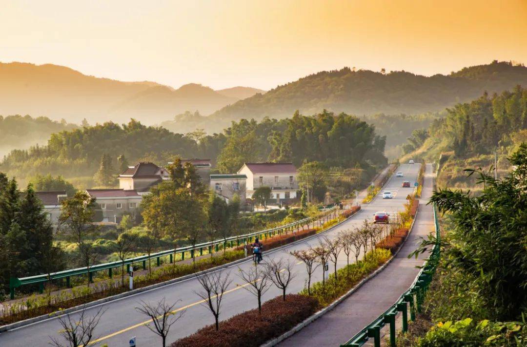 庙前镇,蓉城镇,朱备镇,陵阳镇5个乡镇,全程123公里,是"风景道 乡村