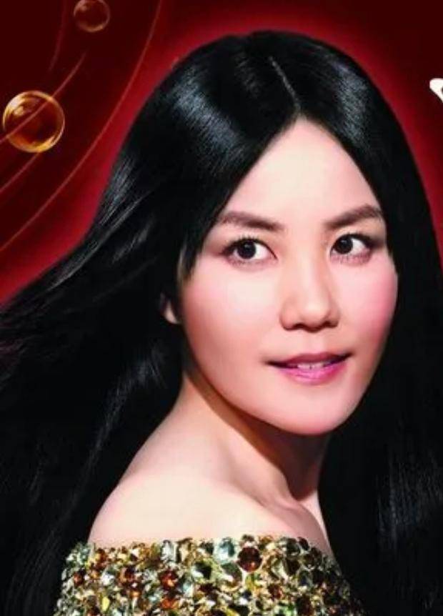 王菲53岁的新容貌和皱纹清晰可见王家卫导演了这部电影王菲老了