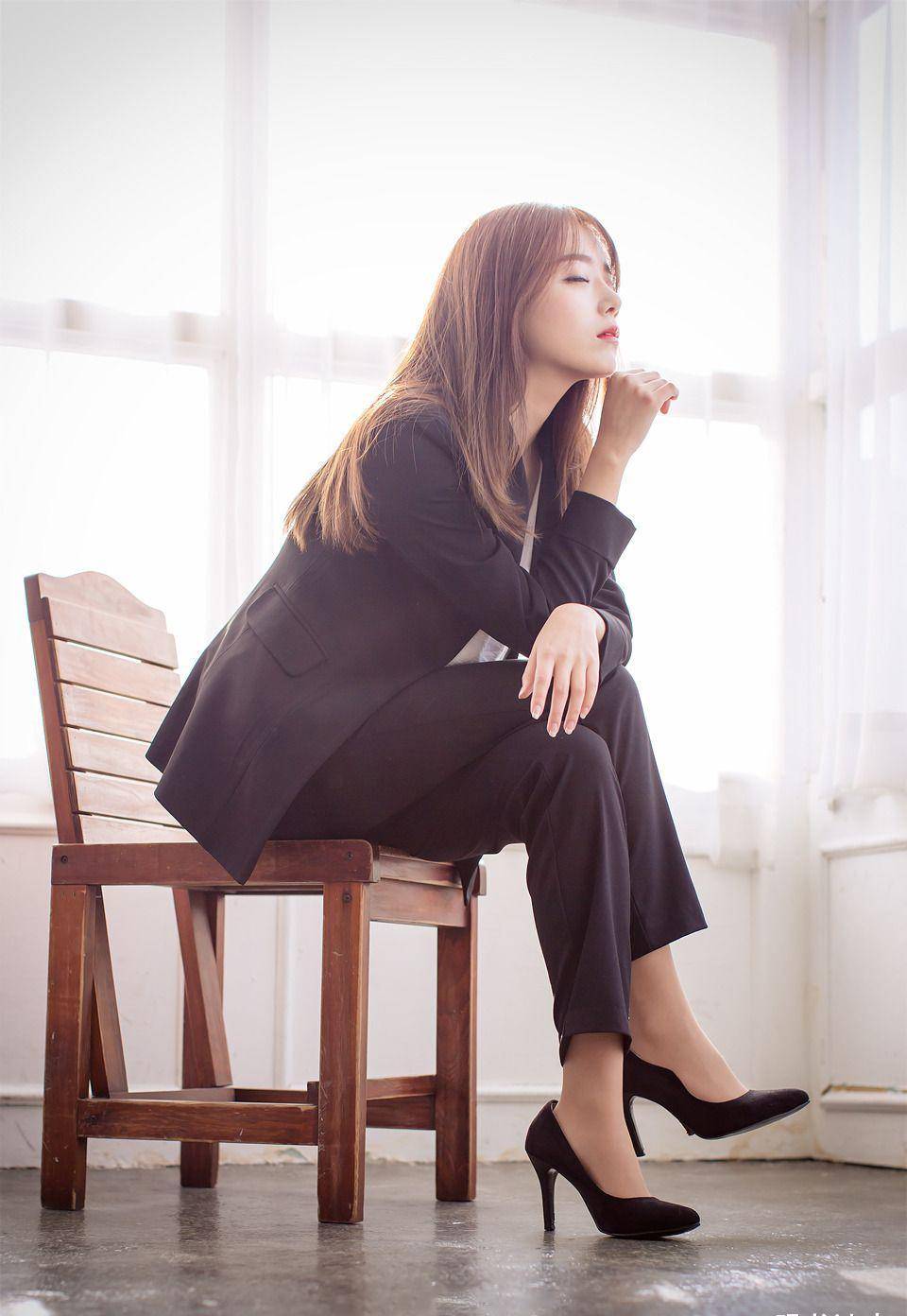 原创高颜值的韩国模特各种风格的穿搭都能驾驭展现出迷人的魅力