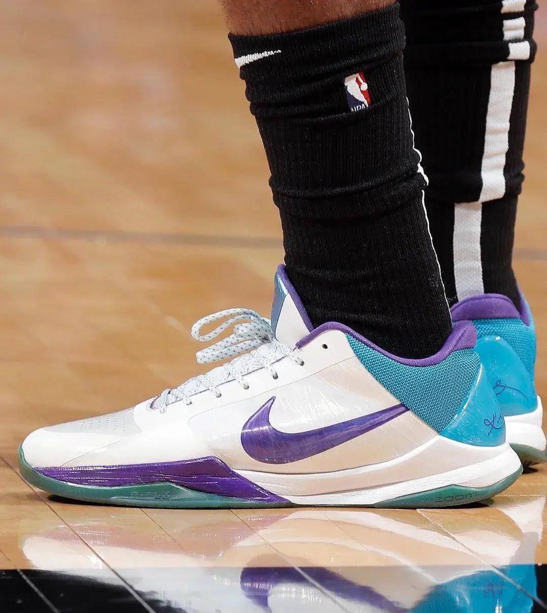 nba球员上脚:希尔德钟爱科比5代,福克斯的狠货太多了!_nike_kobe_球鞋