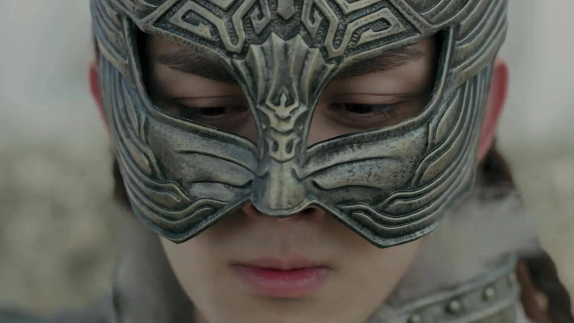 其实在瞄准时,我们看到了隼的纠结,他瞄准的方向是心脏,只是不知道是