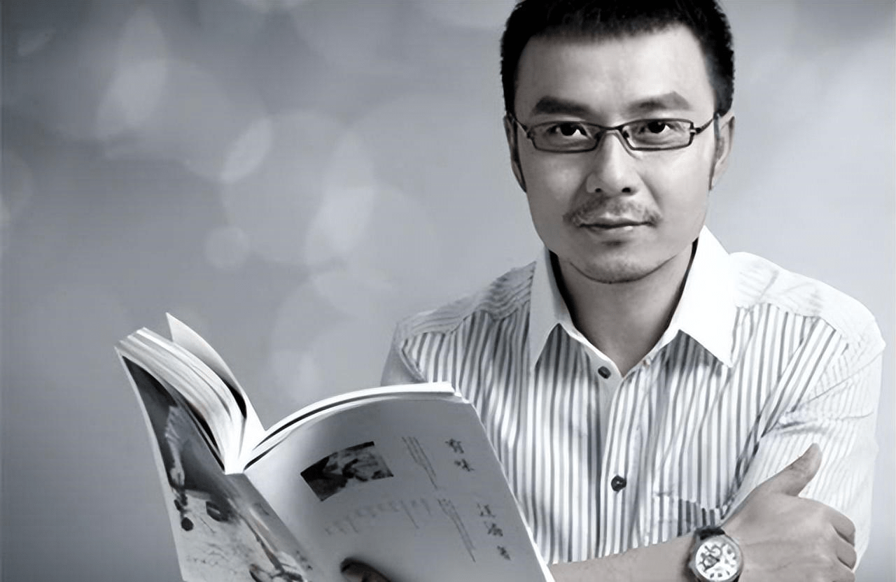 6最后,湖南省电视台是正厅级事业单位,汪涵的同级和副台长坐在一起.