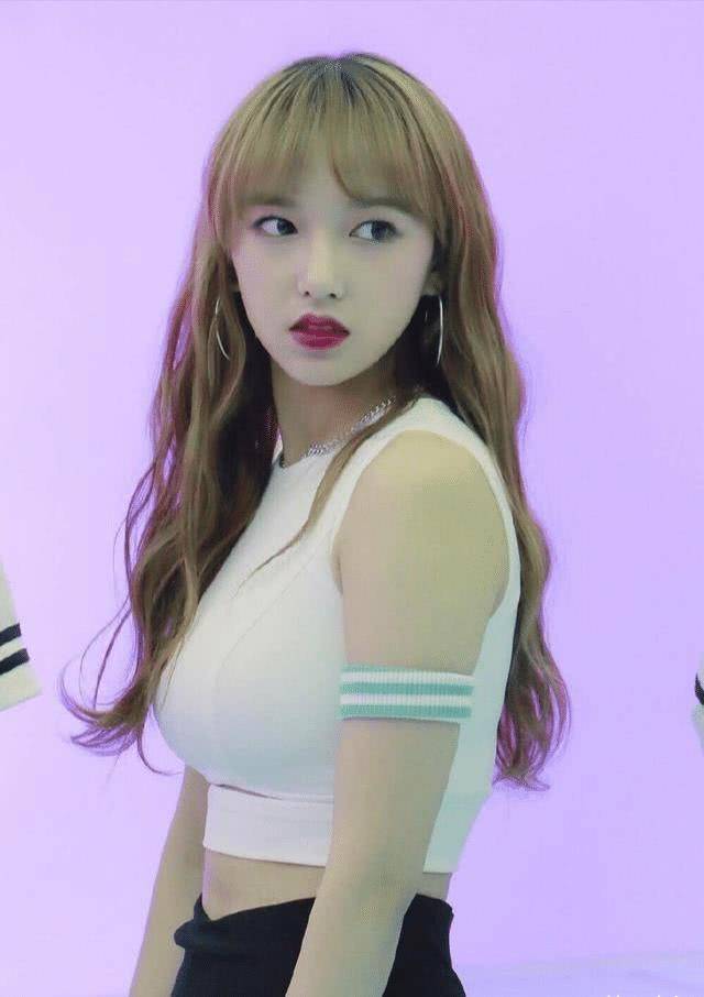 程潇为什么能如此火?看她穿芭蕾舞衣"开弓"一刹,"奶潇"称号名副其实!