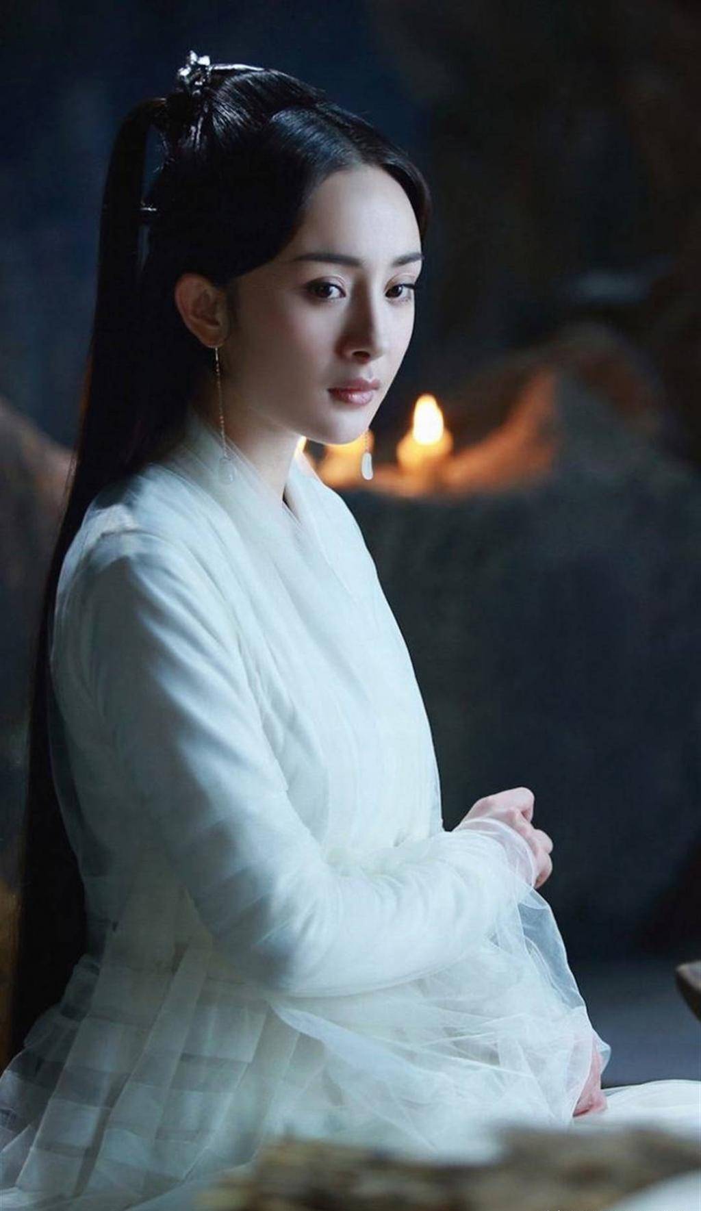 女星古装剧中的白衣装扮,杨幂算是古装剧的扛把子,却依然不及她_造型