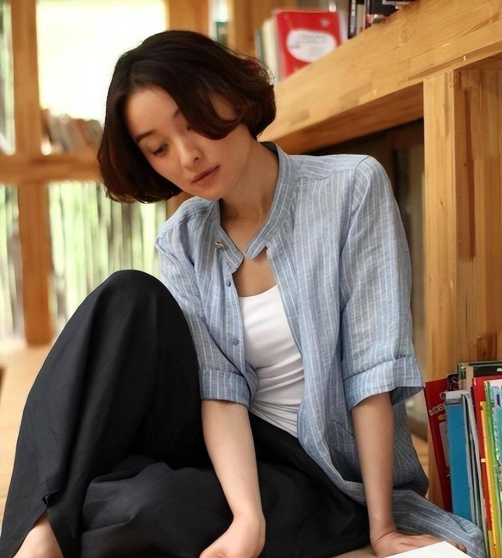 2020年,她接到邀请,在话剧《如梦之梦》中饰演"顾香兰"一角.