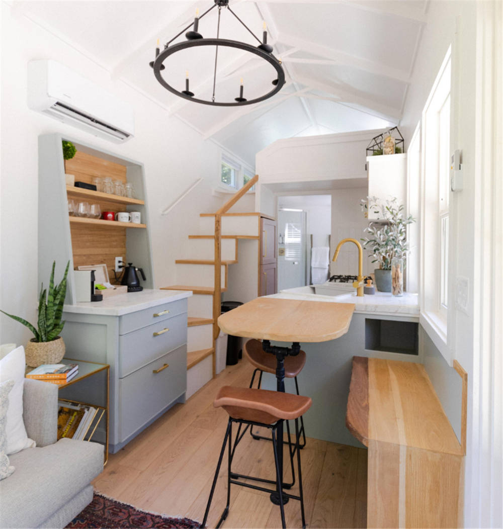 她买下24㎡逼仄蜗居,利用4米层高做隔层卧室,将小家变两室一厅_空间