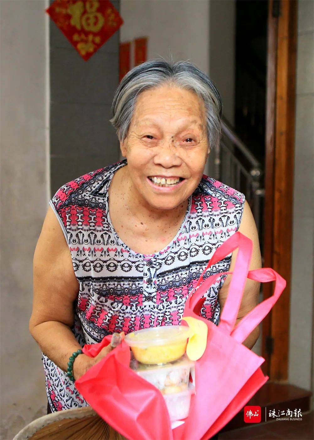 均安镇太平村妇女健身队烹饪制作美食