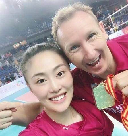 1米89的身高虽然在女排选手中不算太高,但马蕴雯的弹跳以及出手技术