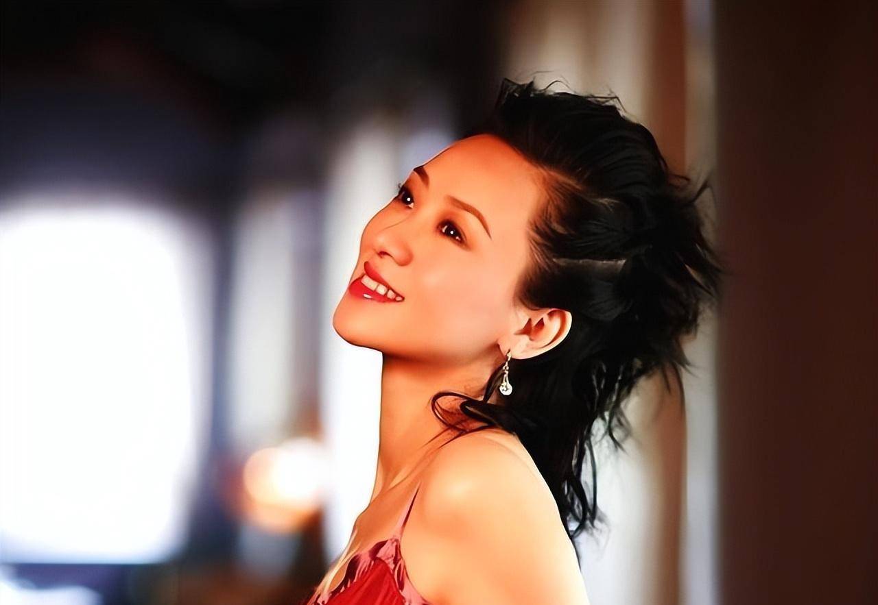 与万绮雯陷争宠风波,翁虹经历了啥_古天乐_父母_剧照