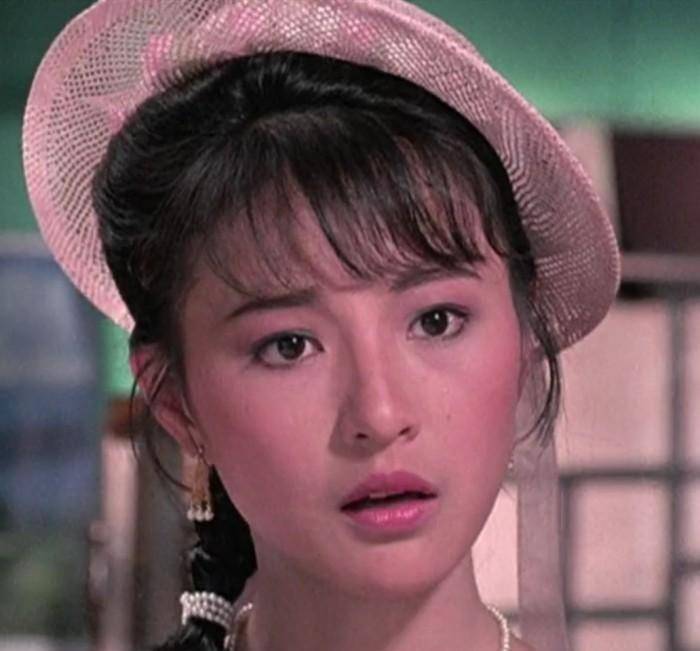 李赛凤:36岁嫁入豪门,离婚时被曝出轨干儿子,如今带娃独自生活