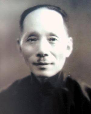 雍剑秋雍剑秋是江苏高邮人,1875年出生,他的外祖父和晚清重臣王文韶是