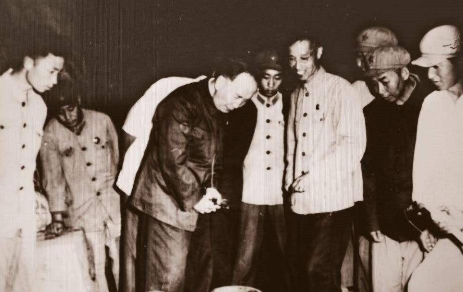 定陵挖掘照片曝光,万历皇帝尸骨清晰可见,唯一被主动挖开的皇陵_文物