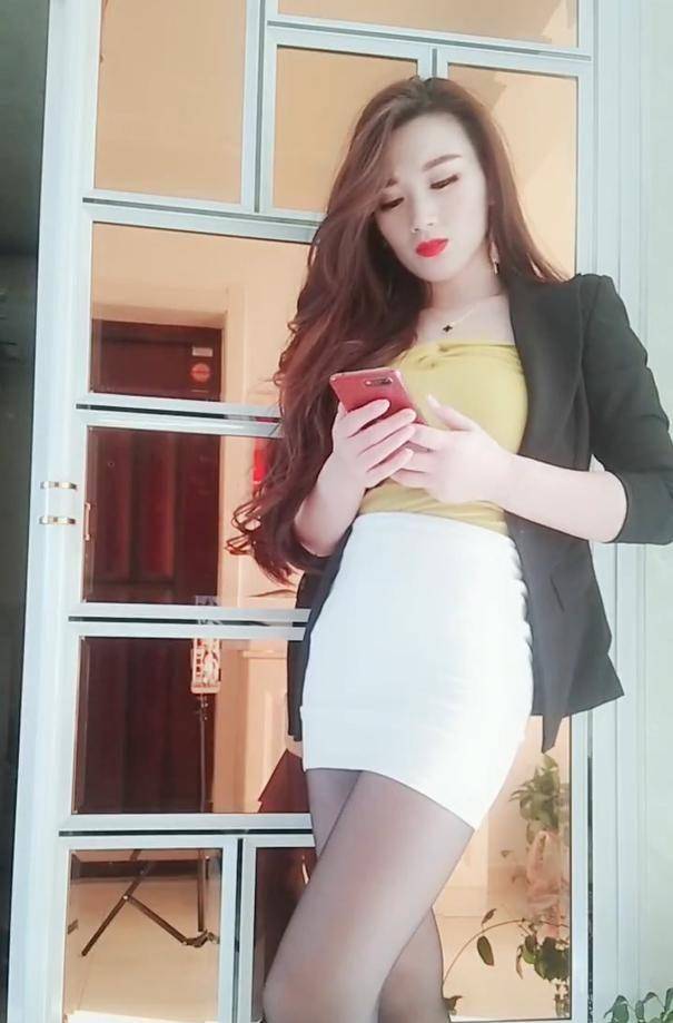 干净白皙的时尚城市美女,白领形象,让人看不厌!_姐姐_气质_潮流