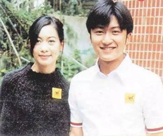 谢霆锋前女友赵学而晒近照 身材消瘦略显憔悴 她曾是最美木婉清 粉紫色