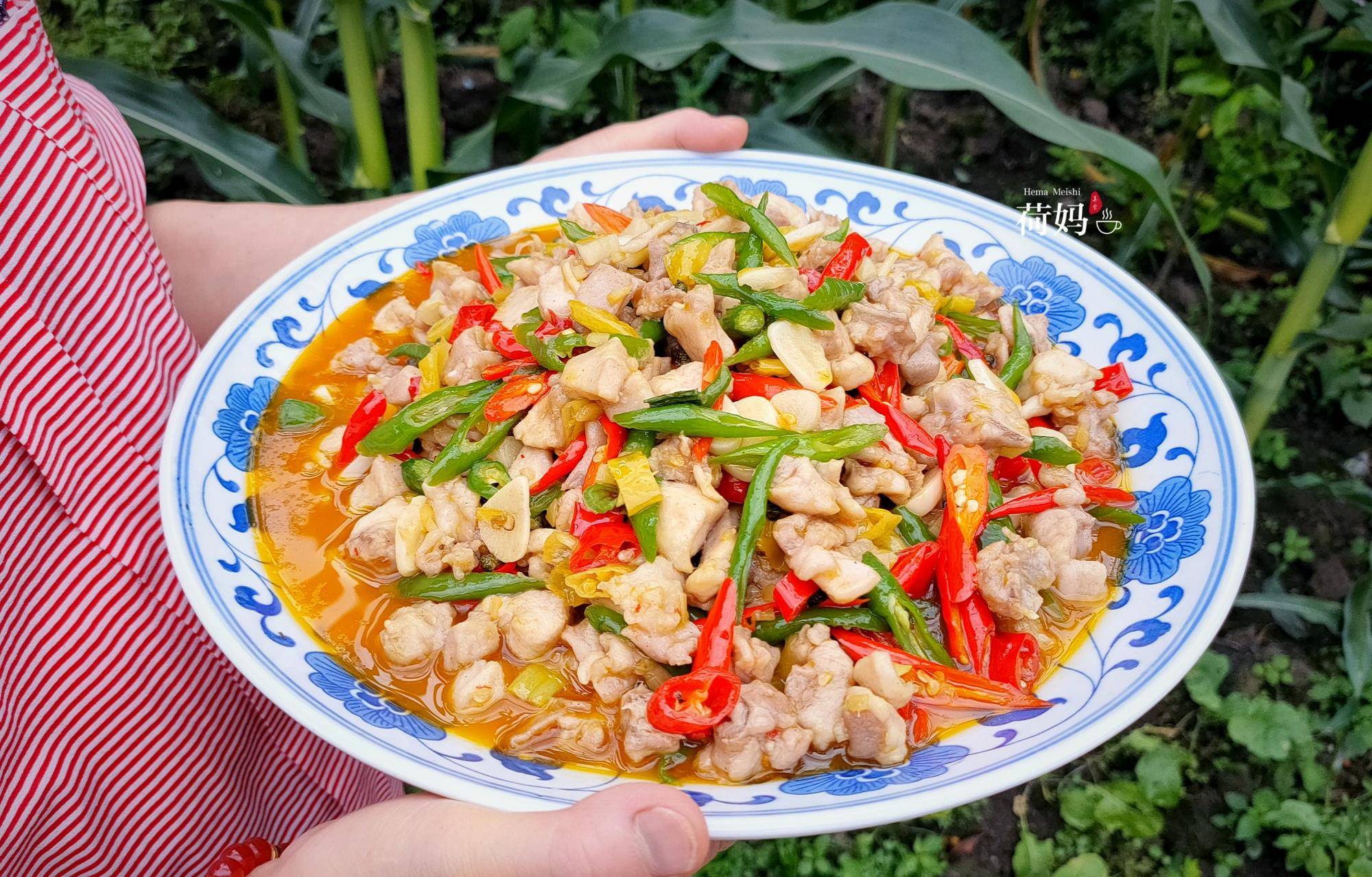 川妹儿教你做泡椒兔,鲜香麻辣过瘾,一次3斤不够吃_兔肉_兔子_时候