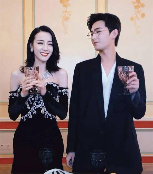 杨洋与迪丽热巴的节目互动甜度超高两人发言像极了婚礼致谢词