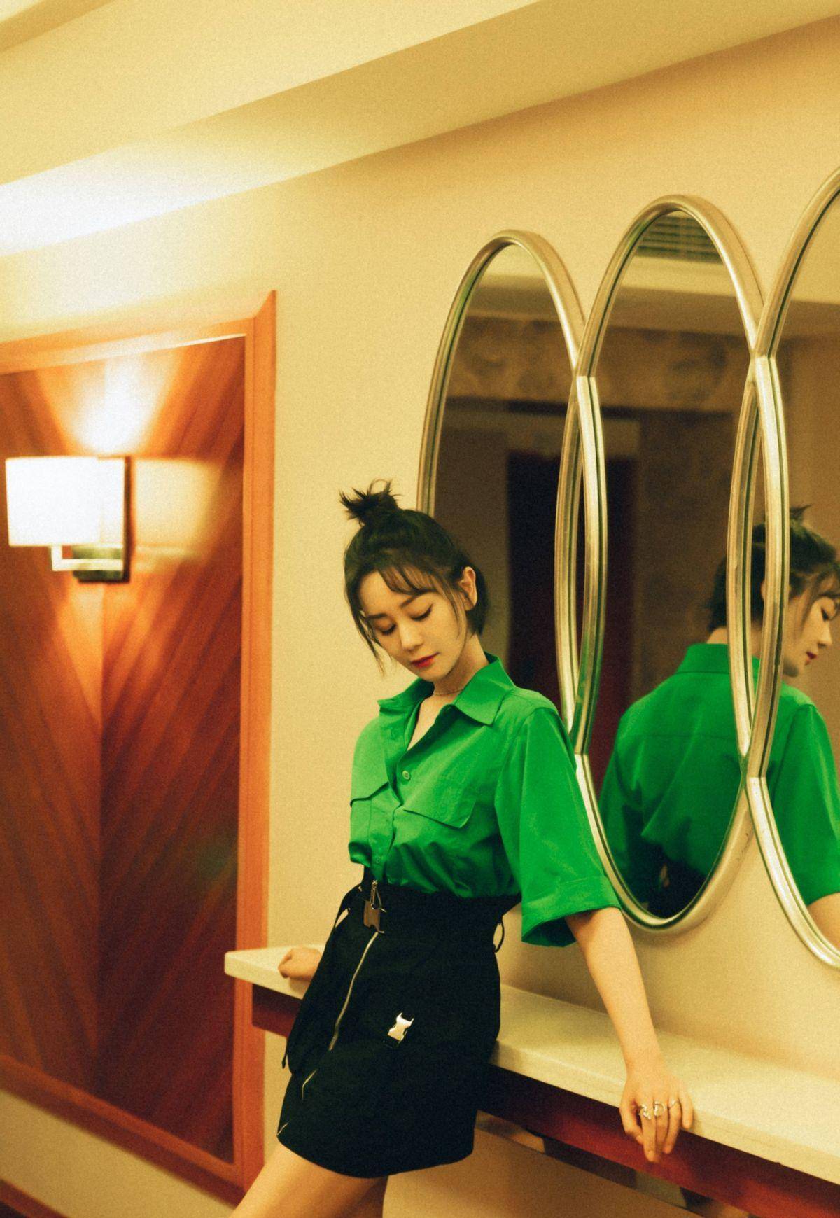 原创海陆的苦情脸太吃亏了穿大红色长裙亮相看着一点也不喜庆