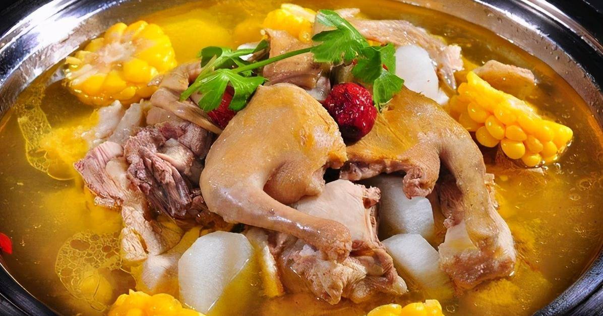 炖鸡汤时,鸡块不要着急下锅,学会正确做法,汤无腥,鲜美好喝_大火_血水