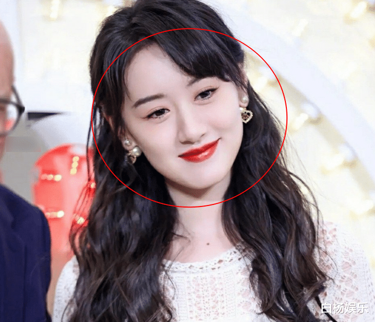 袁冰妍亮相线下活动,却被同框的杨颖吊打,观众:仙女和她的丫鬟_状态