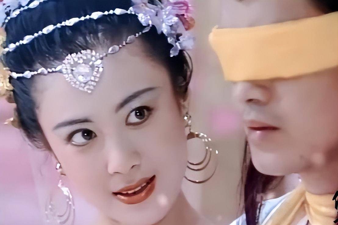 傅艺伟堕落史:从"最美妲己"到"锒铛入狱",她经历了什么?